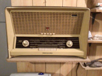 Philips table model radio