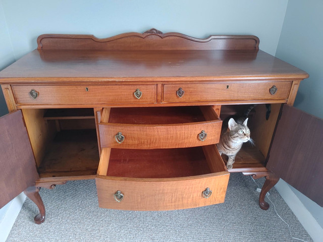 Buffet cabinet, excellent condition, solid wood! in Dining Tables & Sets in Annapolis Valley - Image 4