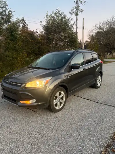 2015 ford escape 170km!!!! Located in zephyr runs and drives amazing 4165758396 Needs nothing 2 sets...