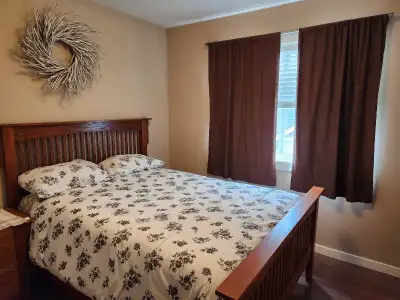 Room for rent in shared townhouse. Wifi included. Air conditioning. Furnished. Students preferred. N...