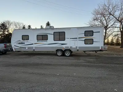 Selling our 2008 wilderness fleetwood trailer. Trailer is in good condition for the year. Everything...