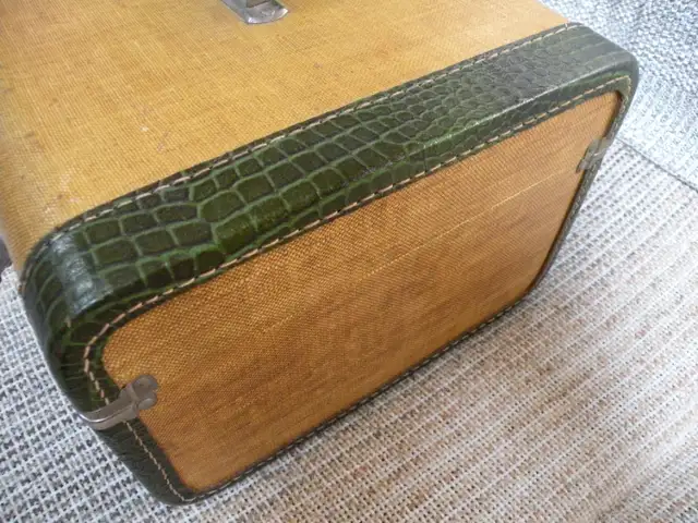 Vintage Tweed Travel Case Excellent Condition in Other in Woodstock - Image 6