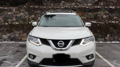 FULLY LOADED NISSAN ROGUE LOW KM!!!!