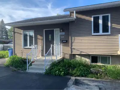 Bungalow à louer Ste Catherine Magnifique maisons JUMELÉ avec sous-sol de 8 1/2 a Louer en excellent...