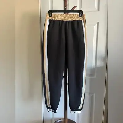 Suzie Shier Cropped Sweatpants - Women’s Size Medium, View more