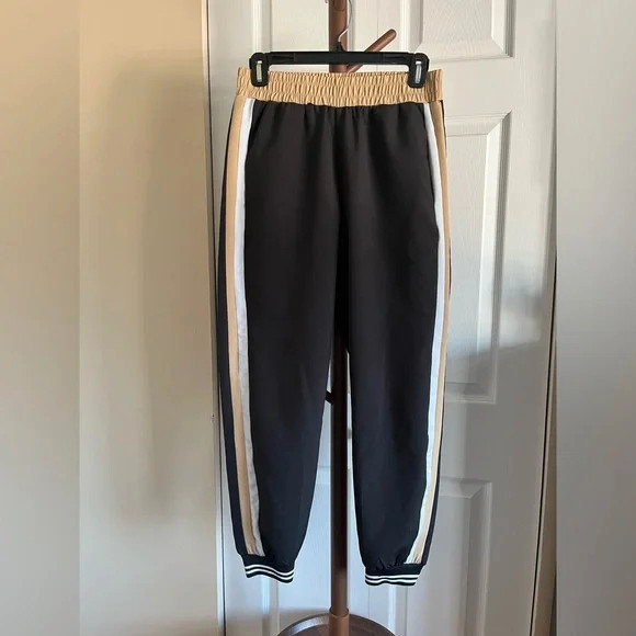 Suzie Shier Cropped Sweatpants - Women’s Size Medium dans Femmes - Pantalons et shorts  à Ouest de l’Île