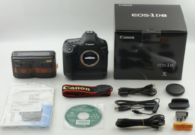 Canon 1DX Professional DSLR Camera (Like New) in Cameras & Camcorders in Ottawa
