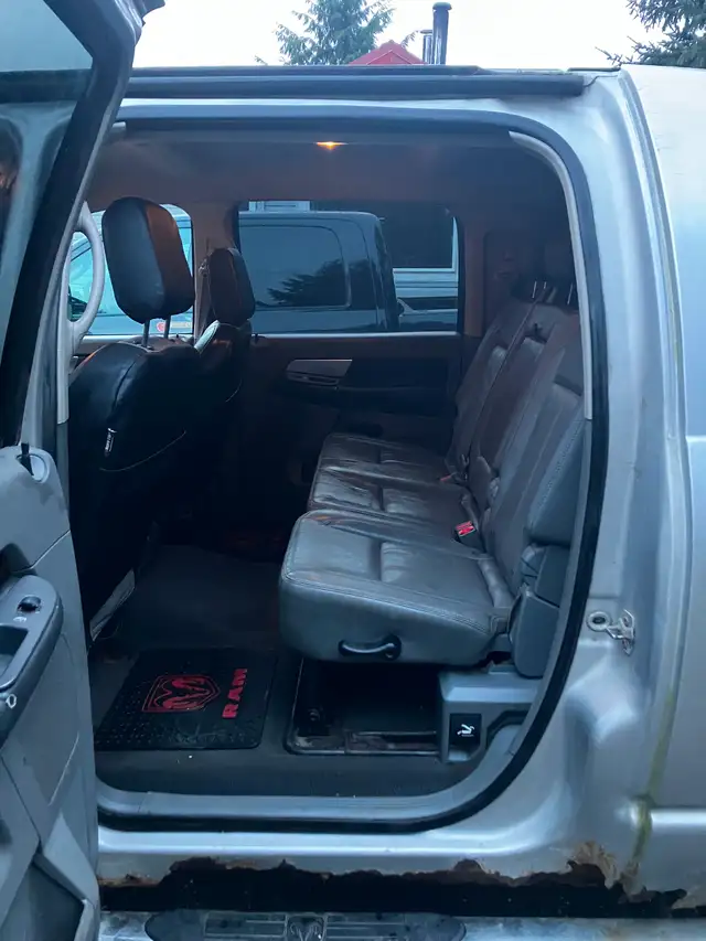 2008 Dodge ram 3500 6.7l mega cab with flat deck in Cars & Trucks in Comox / Courtenay / Cumberland - Image 9