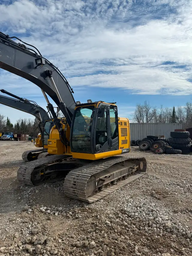 2018 John Deere 245G Excavator in Heavy Equipment in Peterborough - Image 5