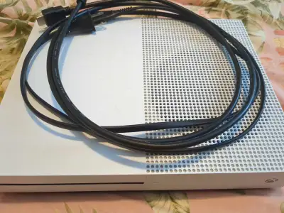 Xbox one s comes with cords no controller