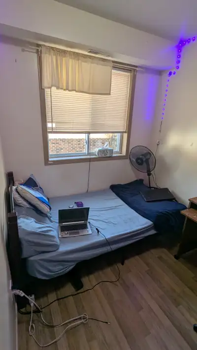 Room Available – ERB Street (near Waterloo Park) ✨ Clean, spacious furnished(mattress,bed , desk, ch...