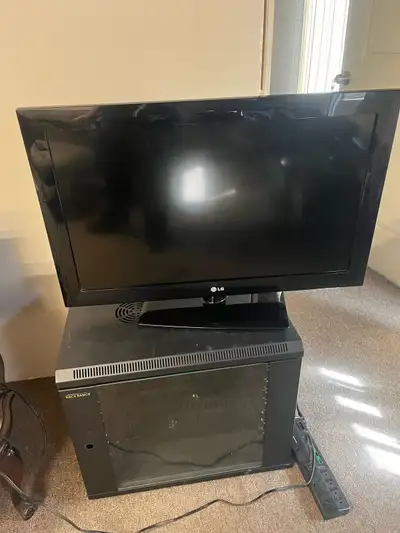 LG 32” 32LD452b TV, View more