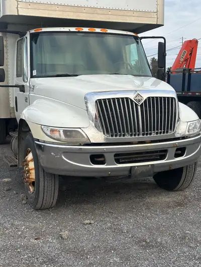 2006 International 4300 auto hydraulic brake Dt 466 air ride