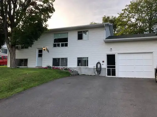 Exceptionally well maintained upper unit of a 2 unit house. Private and comfortable. Windows at the...