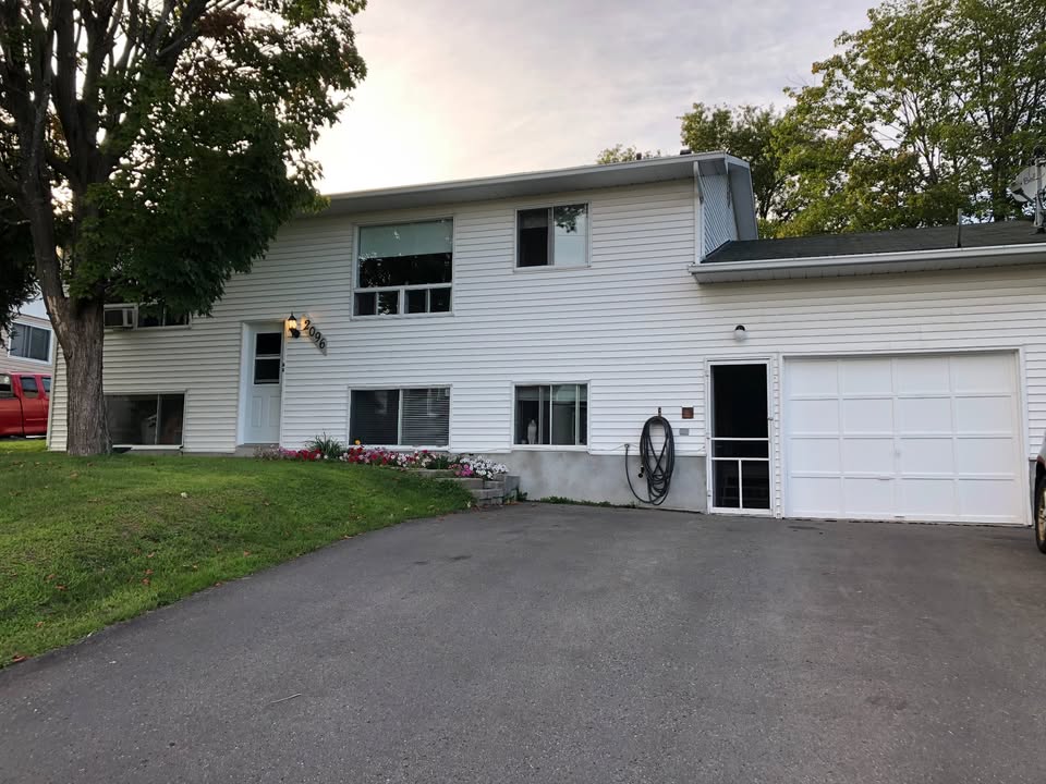 2 Bedroom Apartment to rent in Rockland, Ontario 1