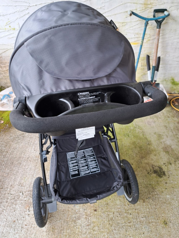 Evenflo colapsible stroller in Strollers, Carriers & Car Seats in Cowichan Valley / Duncan - Image 2