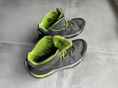 Keen APhlex Waterproof Hiking Boot - Size 9 , View more