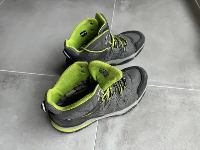 Keen APhlex Waterproof Hiking Boot - Size 9  in Men's Shoes in Markham / York Region - Image 2