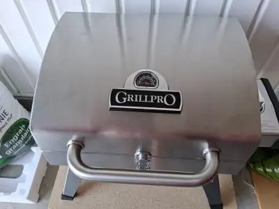 Utilisé 2 fois, GRILLPRO en acier inoxydable, reste 1 an de garantie, élément de cuisson 1500W/120V,...