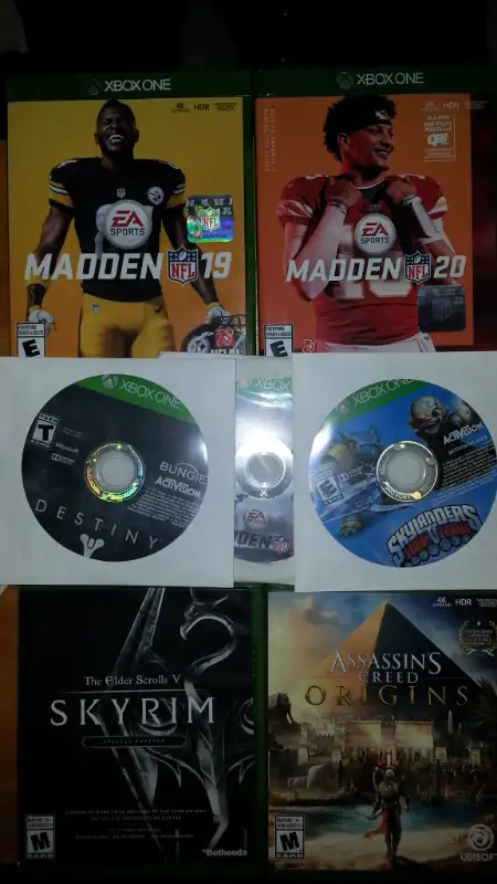 14 jeux XBox One ( Red Dead Redemption II , Skyrim , Mordor, ... in XBOX One in Longueuil / South Shore - Image 3