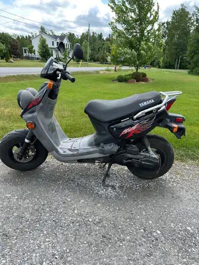 27 500 kilos Moteur 2 temps (70cc) Fonctionne très bien Acheté en 2018 Utilisé par ma fille durant 3...