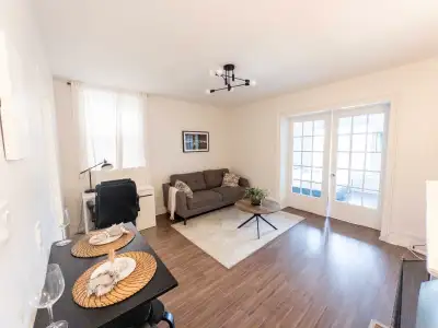 Furnished 1 bedroom in front of Mcgill university
