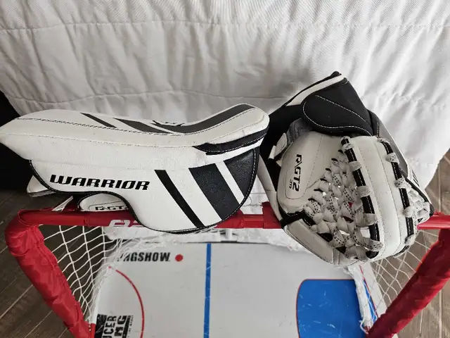 Warrior R/GT2 junior blocker and glove in Hockey in Calgary - Image 3