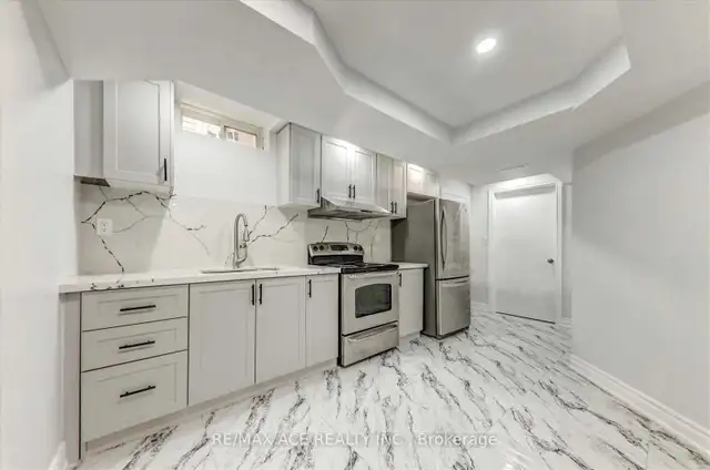 $1800 - 2 Bedroom basement Apartment  in Room Rentals & Roommates in Oshawa / Durham Region - Image 2