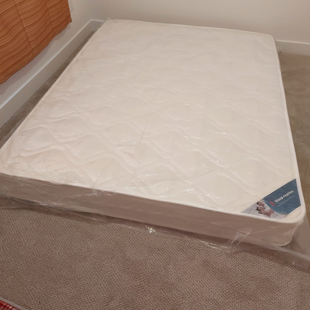 All sizes Mattress  ALL SIZES SOMMIER  CASH ON delivery  dans Lits et matelas  à Ville de Québec