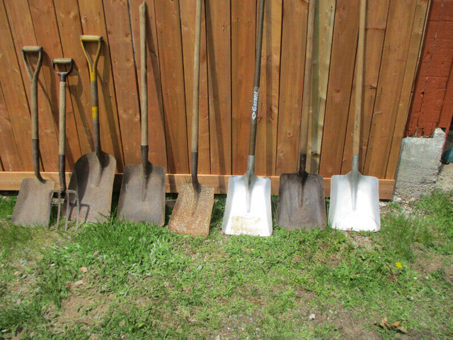 Various Shovels in Outdoor Tools & Storage in Dartmouth