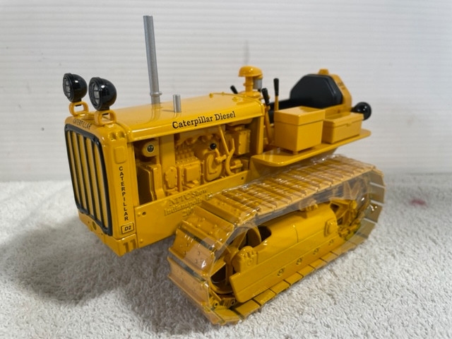 1/16 CATERPILLAR D2 Crawler Construction Toy in Toys & Games in Regina