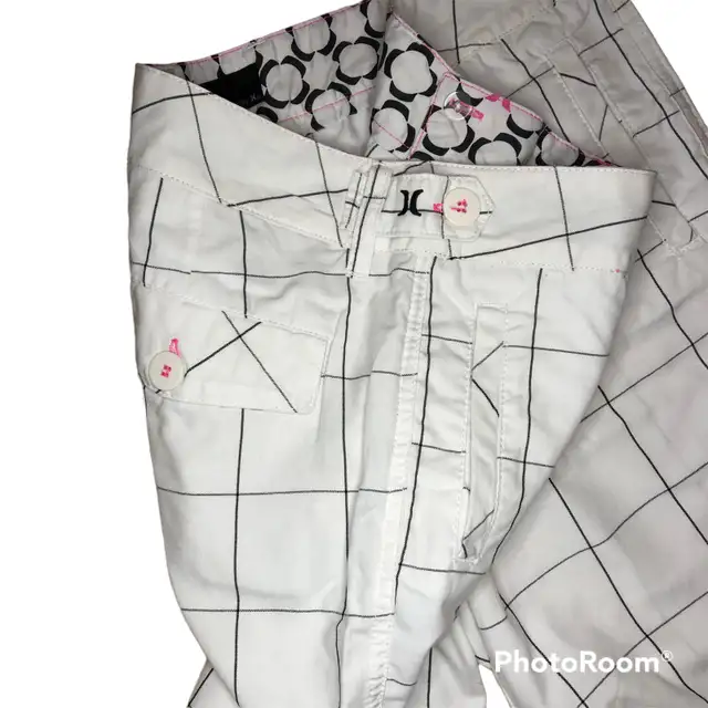 NWOT Hurley shorts - Size 11 in Women's - Bottoms in Barrie - Image 4