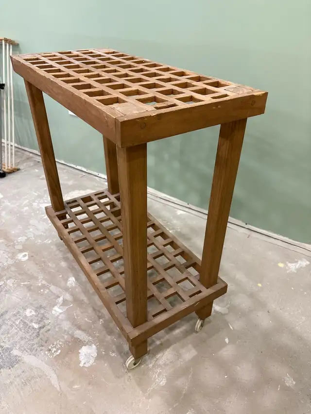 Solid wood console table in Hutches & Display Cabinets in Mississauga / Peel Region - Image 6