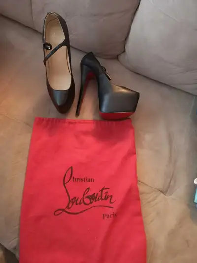 Souliers à talon aiguille de marque christian Louboutin Paris , View more