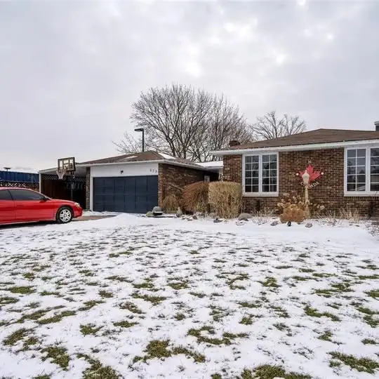 Spacious 5 bedrooms, 2 baths backsplit for lease