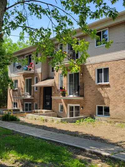 LOGEMENT 4 1/2 À LOUER