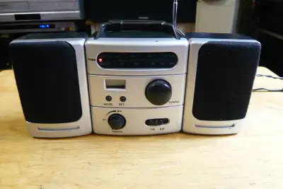 Mini Stereo FM/AM radio, View more