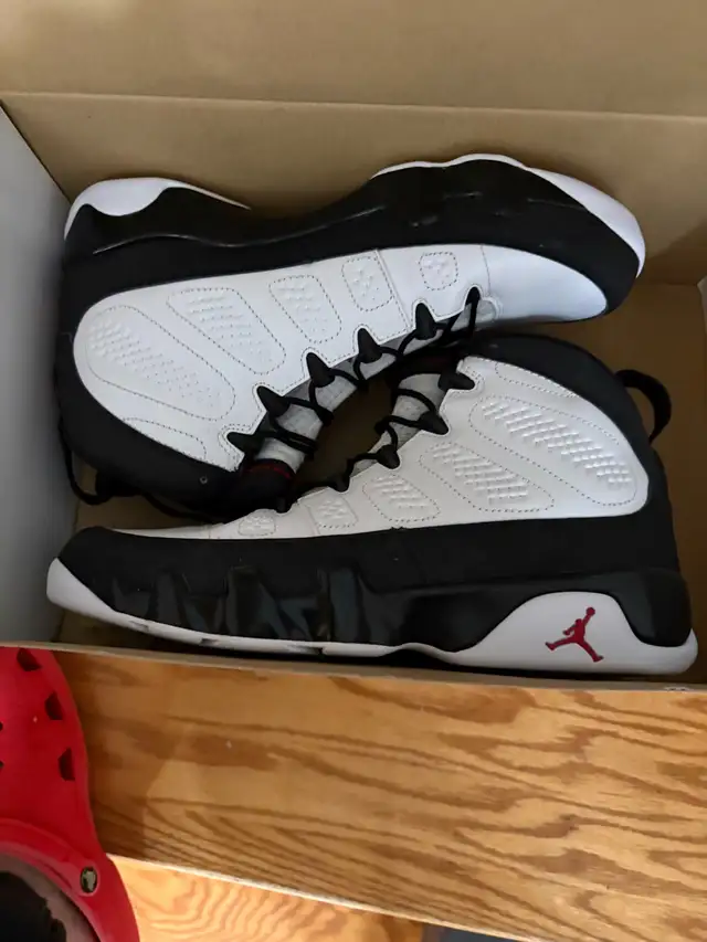 Jordan IX size 9.5 in Men's Shoes in Mississauga / Peel Region - Image 3