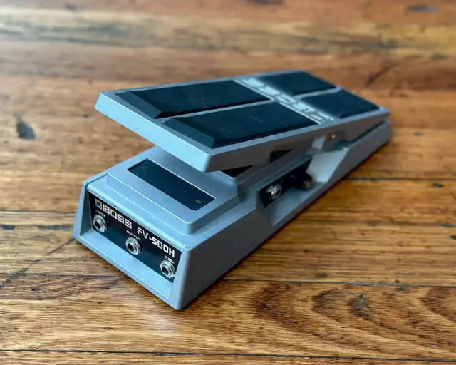 Boss Volume Pedal in Amps & Pedals in Oshawa / Durham Region - Image 2