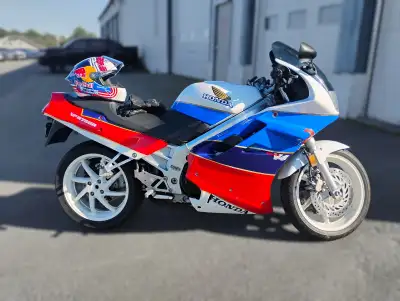 1990 VFR750F Absolute beauty of a bike! If you want to turn heads this will do it. It's wrapped, has...