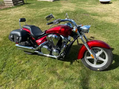 2011 Honda Stateline VT1300 Saddle bags, Brand new windshield (not installed) Bike is in showroom co...