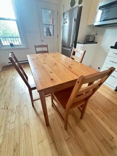 Table et 4 chaises Ikea, View more