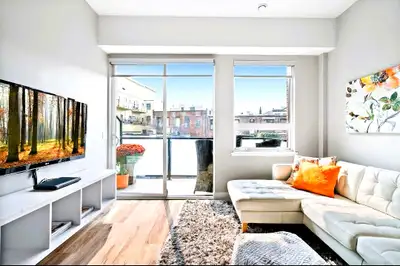 Updated 1 Bed 1 bath Condo in the heart of downtown