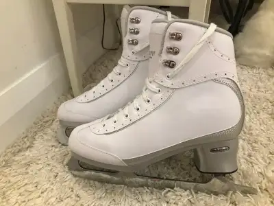 Women’s size 9 ice skates, View more