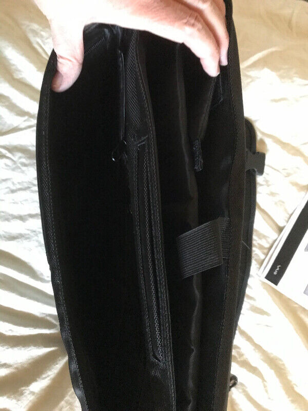 Briefcase Computer  Bag Like Brand New in Laptop Accessories in Vernon - Image 3