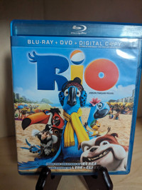 Rio Blu-Ray DVD Combo Pack Anne Hathaway Jesse Eisenberg