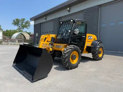 JCB 527-55 2011 Immaculate condition Bucket and forks included Hydraulic quick attach *financing ava...