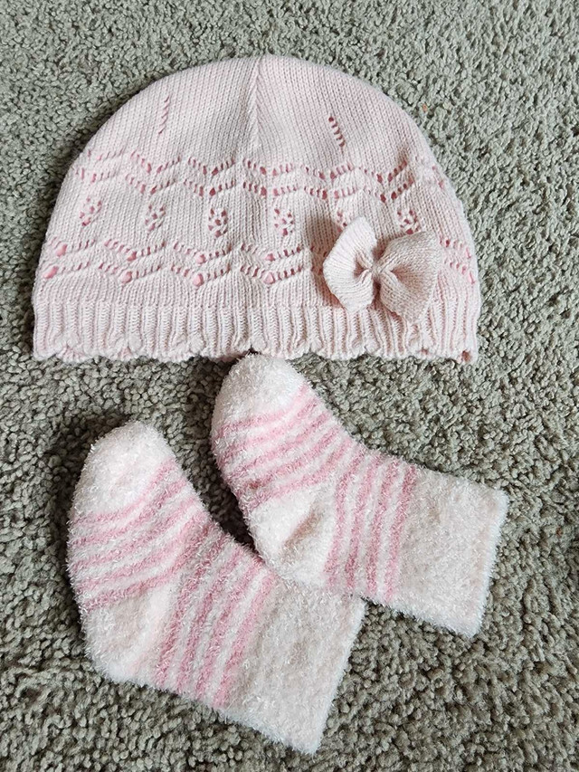 Baby Girl's Hat & Socks Set in Clothing - 9-12 Months in Winnipeg