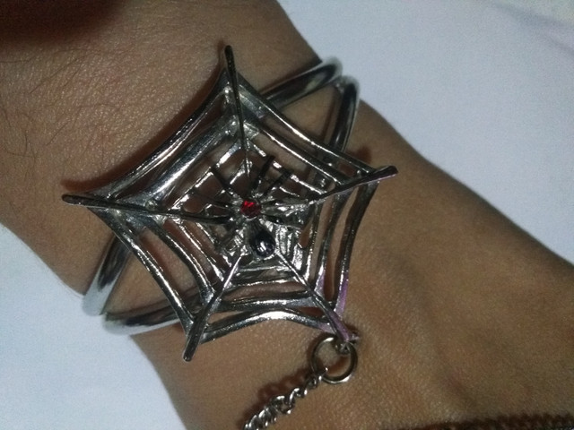 Halloween: Spider Cuff Bracelet rings size 6 1/2 -7 in Jewellery & Watches in Cambridge - Image 2