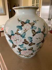 Ginger jar style vase